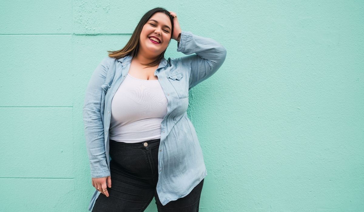 happy plus size woman posing for a photo - ee220321