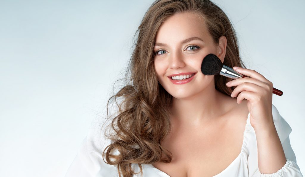 woman applying makeup